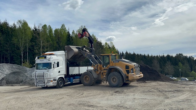 kranbil med 20 tonn/meters grabb
